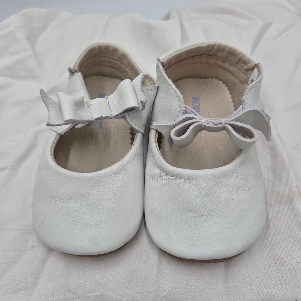 Robeez White Sofia Soft First Kicks baby shoes leather bow 12- 18 MTHS